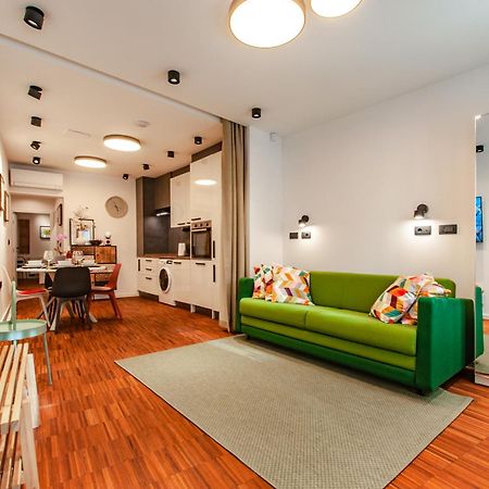 Six In The City Apartment, リュブリャナ エクステリア 写真