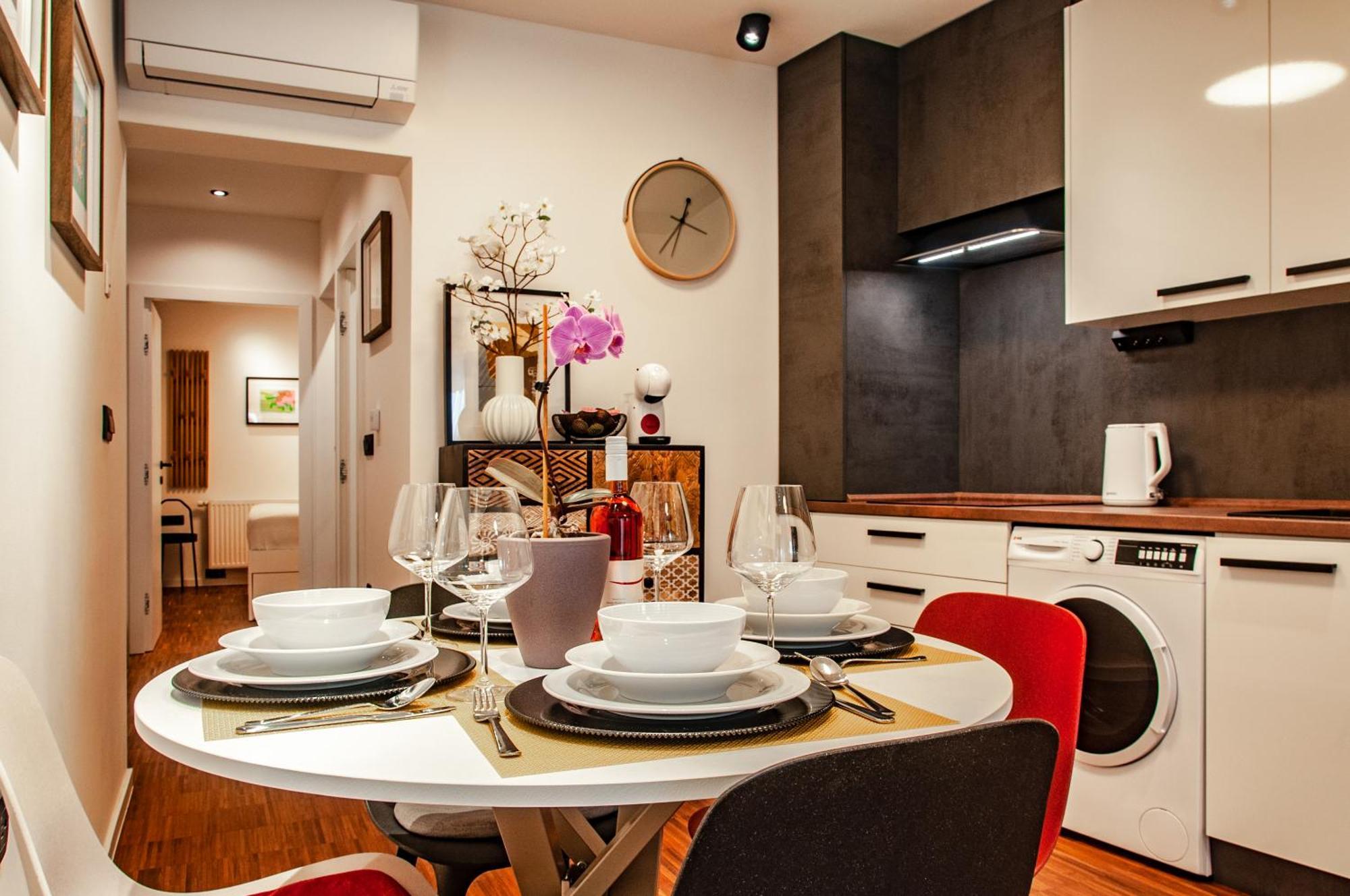Six In The City Apartment, リュブリャナ エクステリア 写真