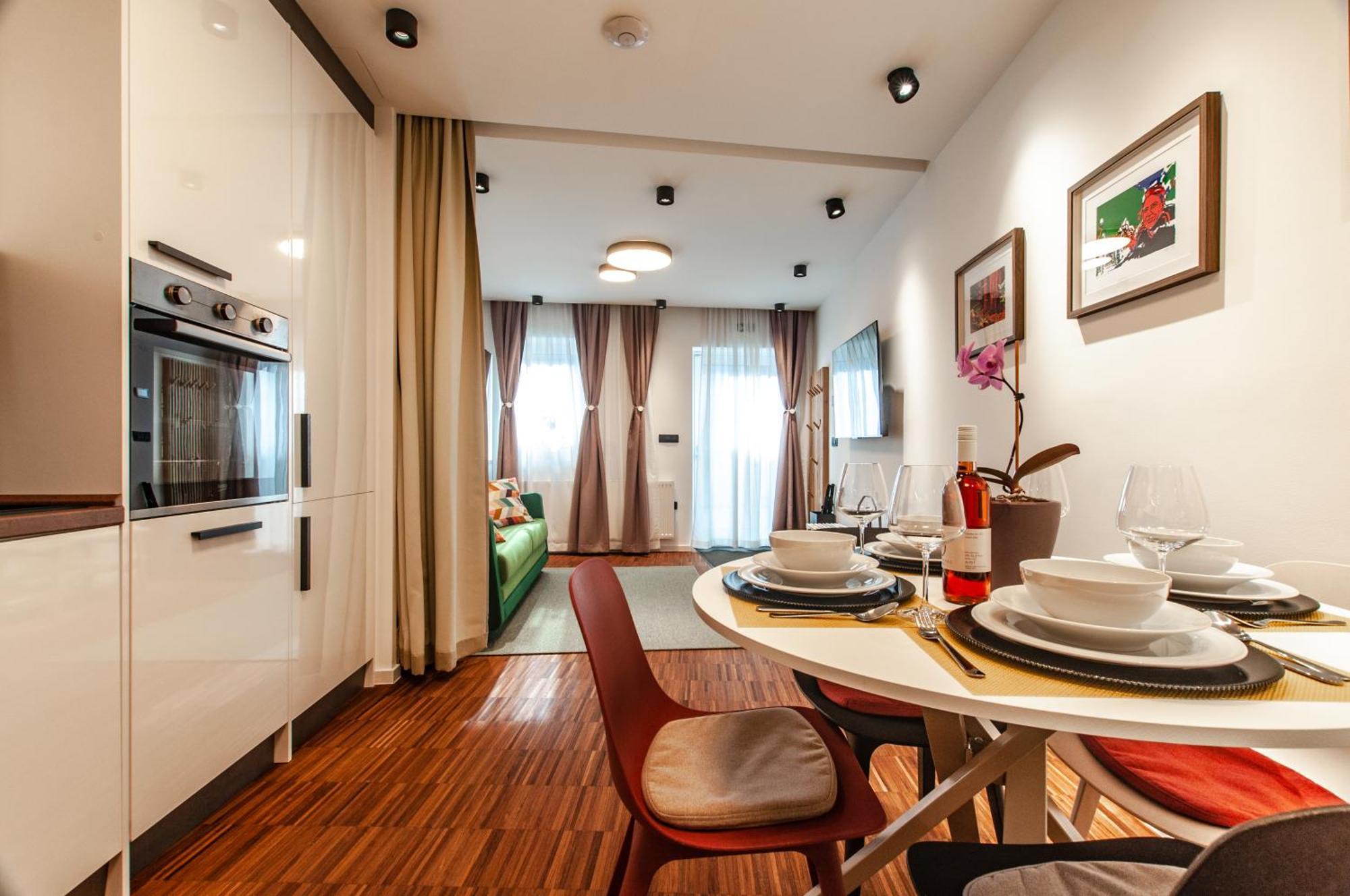 Six In The City Apartment, リュブリャナ エクステリア 写真