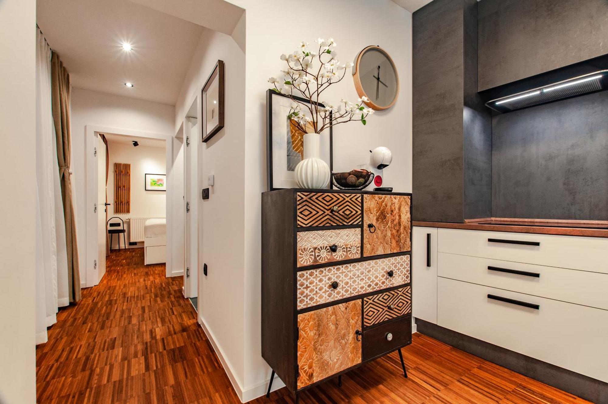 Six In The City Apartment, リュブリャナ エクステリア 写真