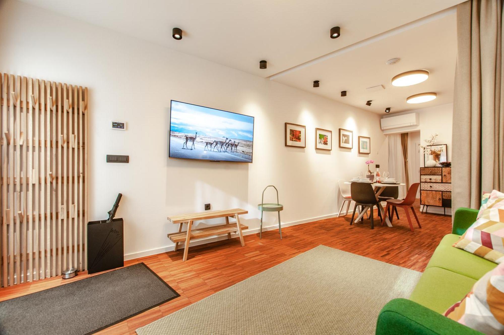 Six In The City Apartment, リュブリャナ エクステリア 写真