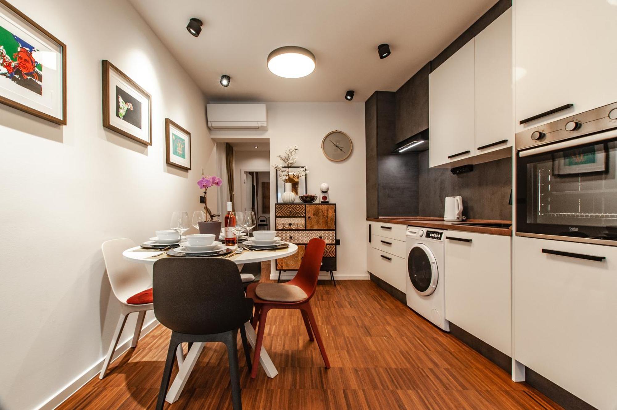 Six In The City Apartment, リュブリャナ エクステリア 写真
