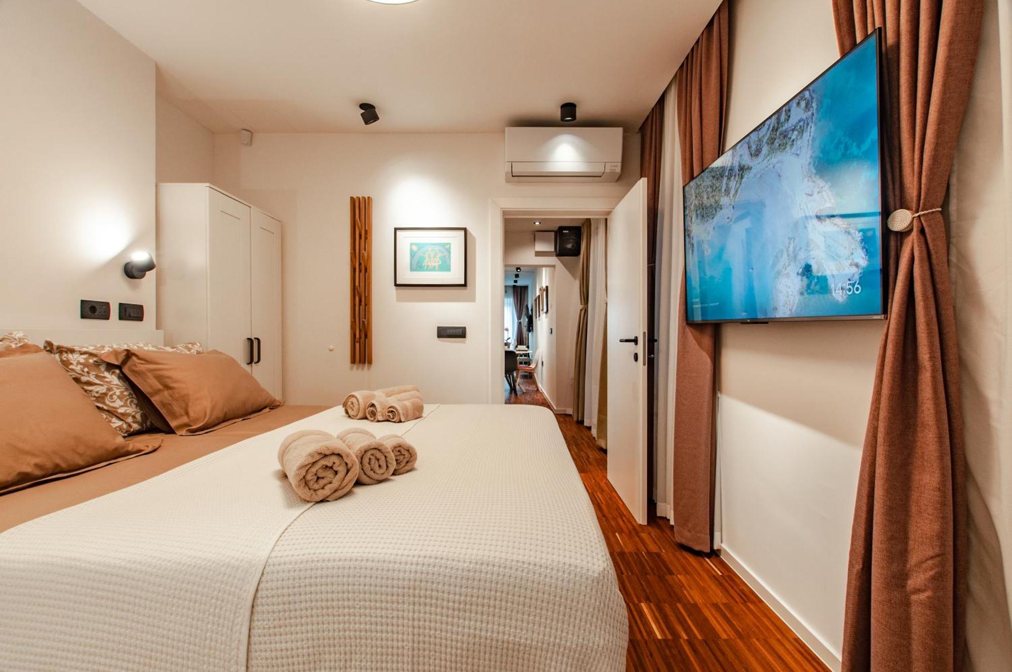 Six In The City Apartment, リュブリャナ エクステリア 写真