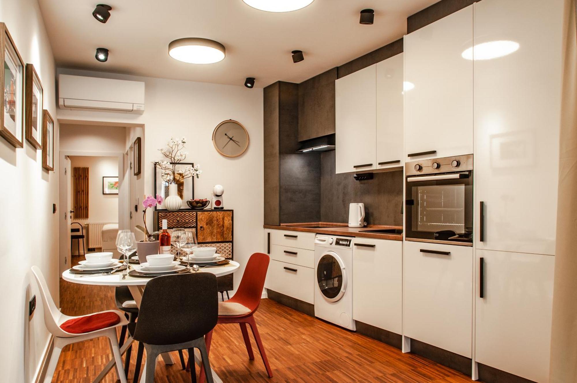 Six In The City Apartment, リュブリャナ エクステリア 写真