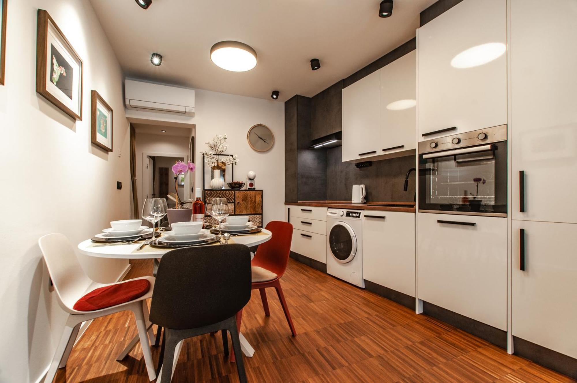 Six In The City Apartment, リュブリャナ エクステリア 写真