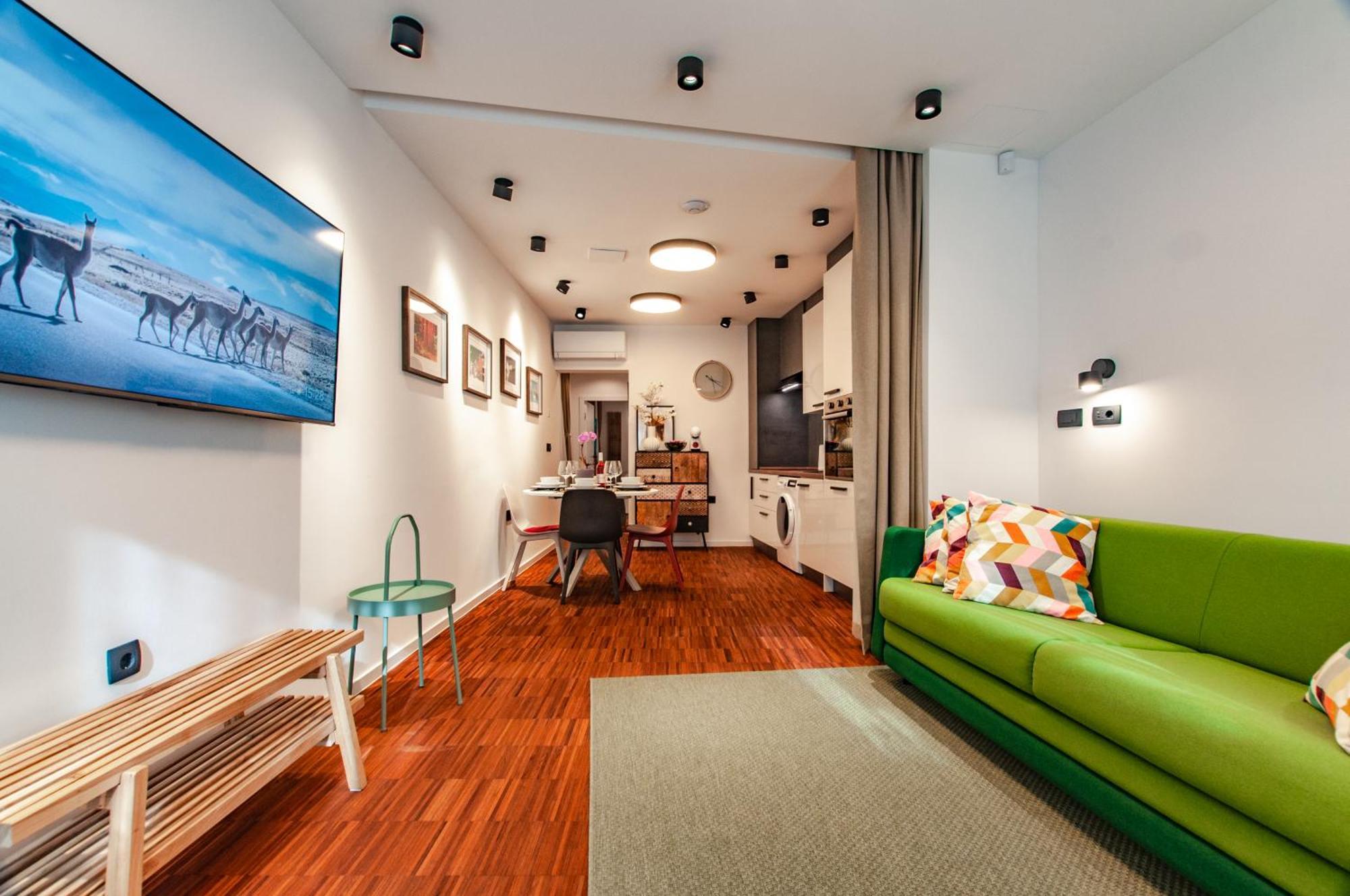 Six In The City Apartment, リュブリャナ エクステリア 写真