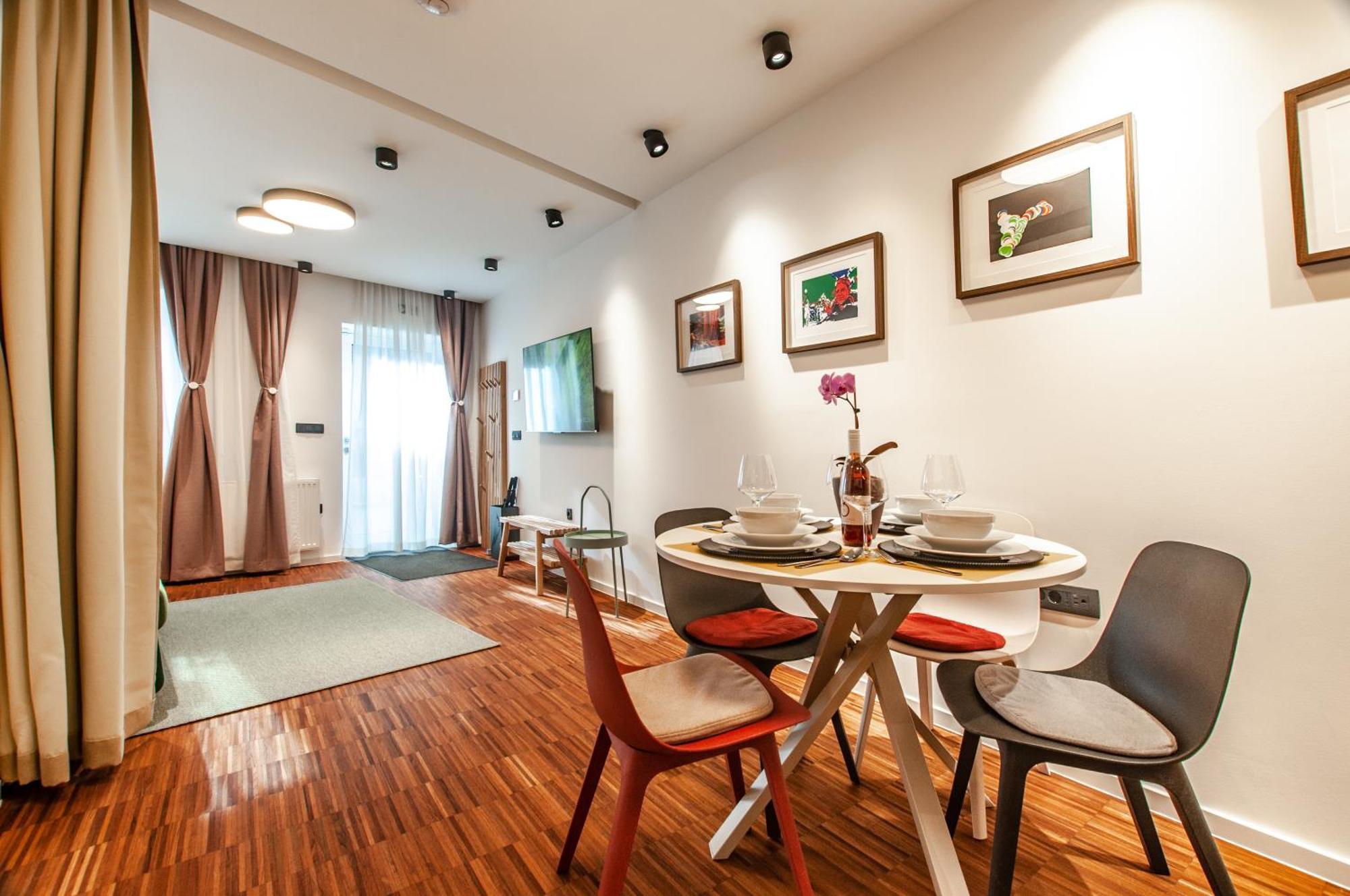 Six In The City Apartment, リュブリャナ エクステリア 写真